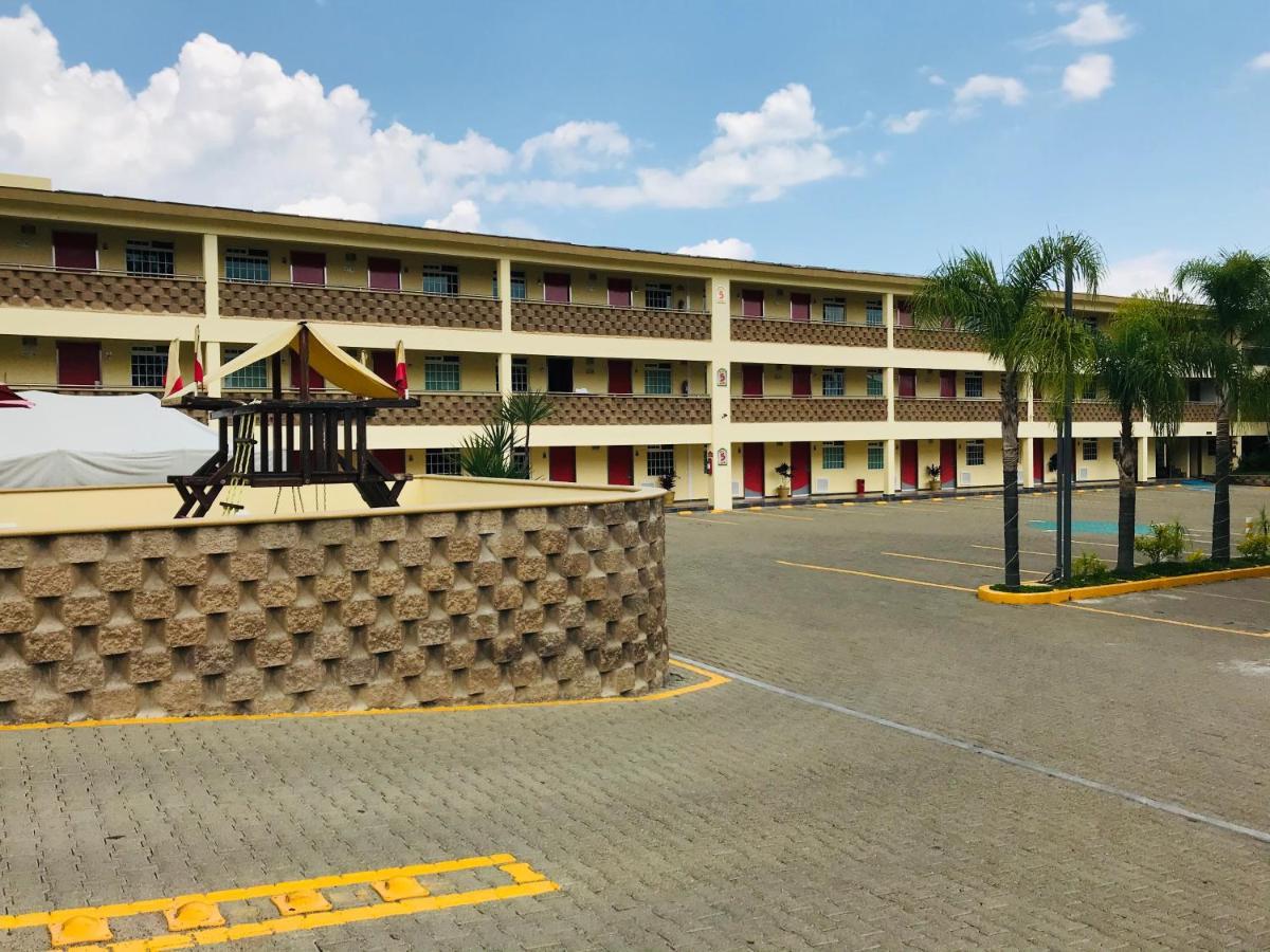 Hotel 5 Inn Silao Exterior photo